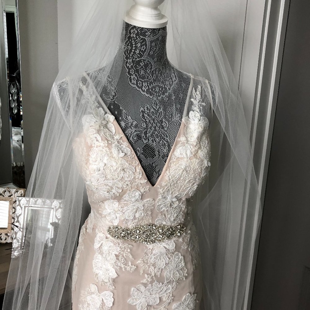 Melissa Sweet lace plunge wedding dress Sz 8 +  belt & veil - Picture 6 of 16